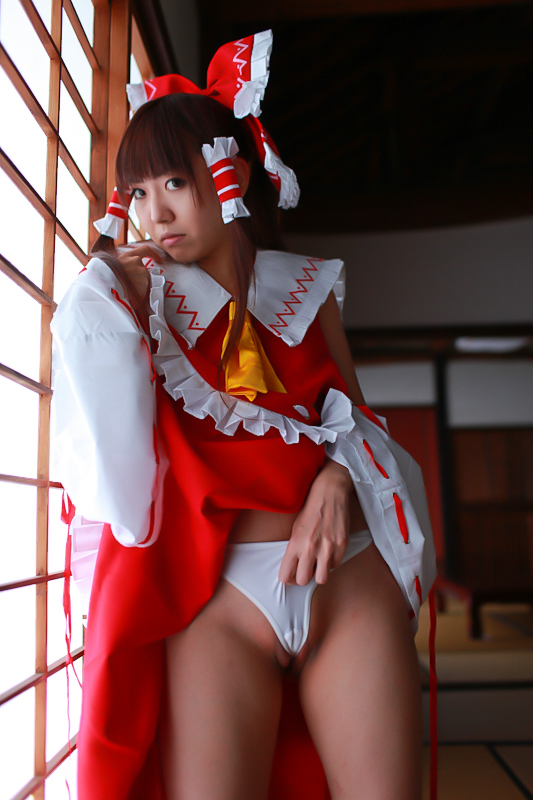 [Cosplay] Reimu Hakurei with dildo and toys - Touhou Project Cosplay